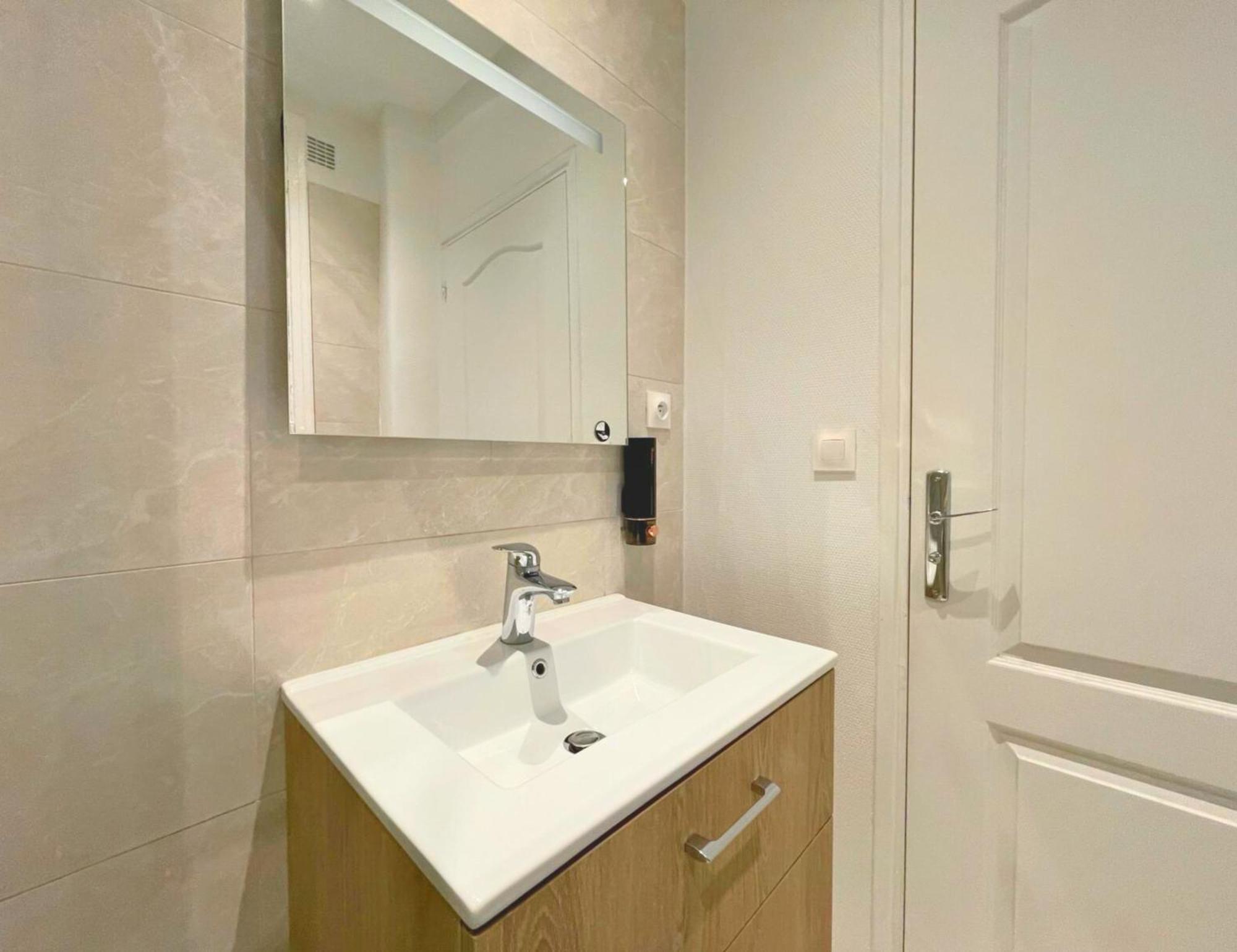 Chambre Lit Double Et Salon Avec Canape-Lit A 10 Minutes Des Champs Elysees Paris Exterior photo